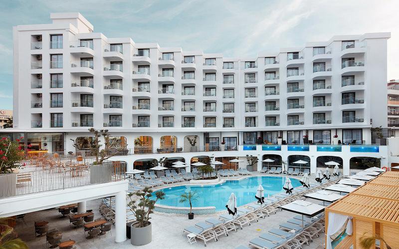 Lalila Blue Suites